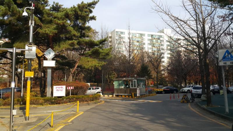 신월시영 아파트 단지 정문 입니다