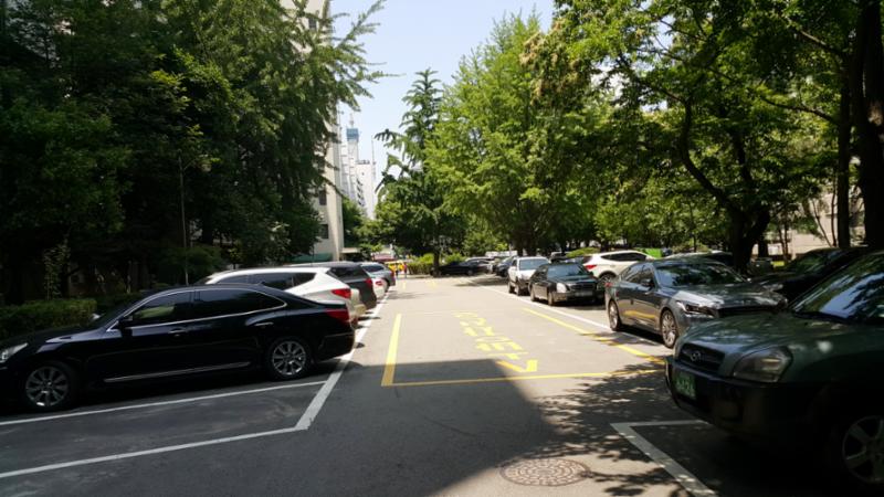 넉넉한 주차공간을 갖춘 지상주차장 입니다