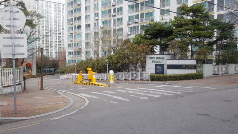 영등포푸르지오 아파트 단지정문 입니다