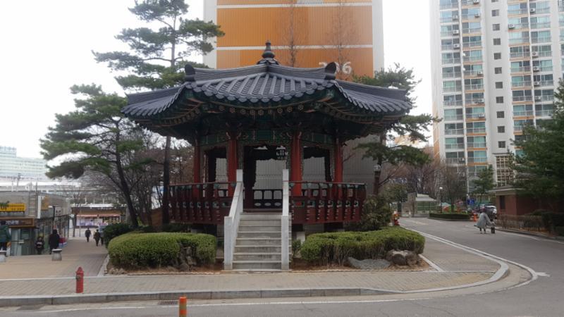 단지곳곳에 마련된 휴게시설입니다