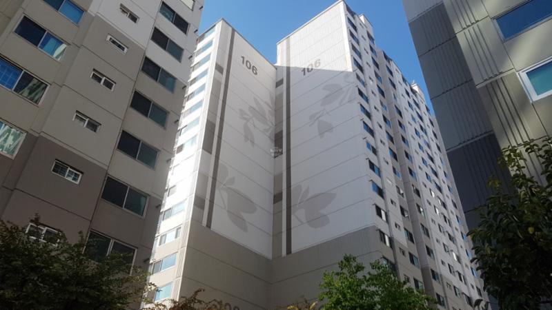 단지 주변으로 영등포 유통상가 및 대형 쇼핑시설이 인접해 있어 풍부한 쇼핑 인프라 누릴 수 있는 단지에요