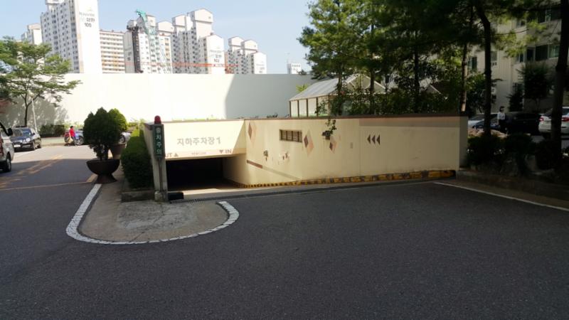 단지 내 주차장이에요