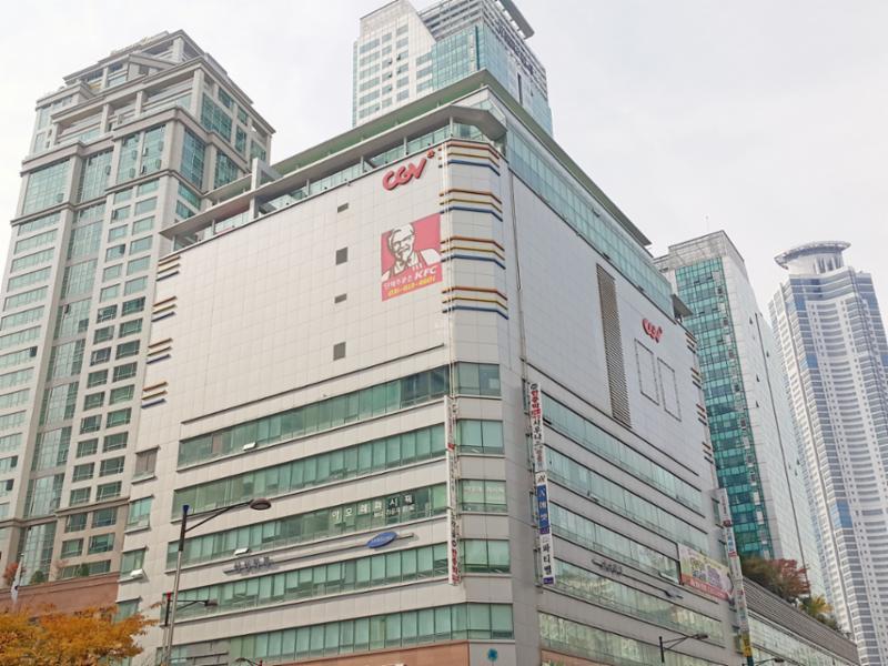 대형 영화관 CGV입니다
