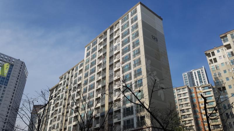 단지만의 특별한 외관 디자인으로 품격 있고 고급스러움이 느껴지는 단지 모습이에요