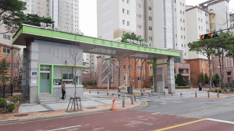 백현마을2단지 정문이에요