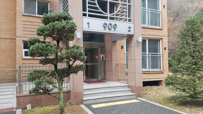 백현9단지휴먼시아 e-편한세상 공동현관이에요