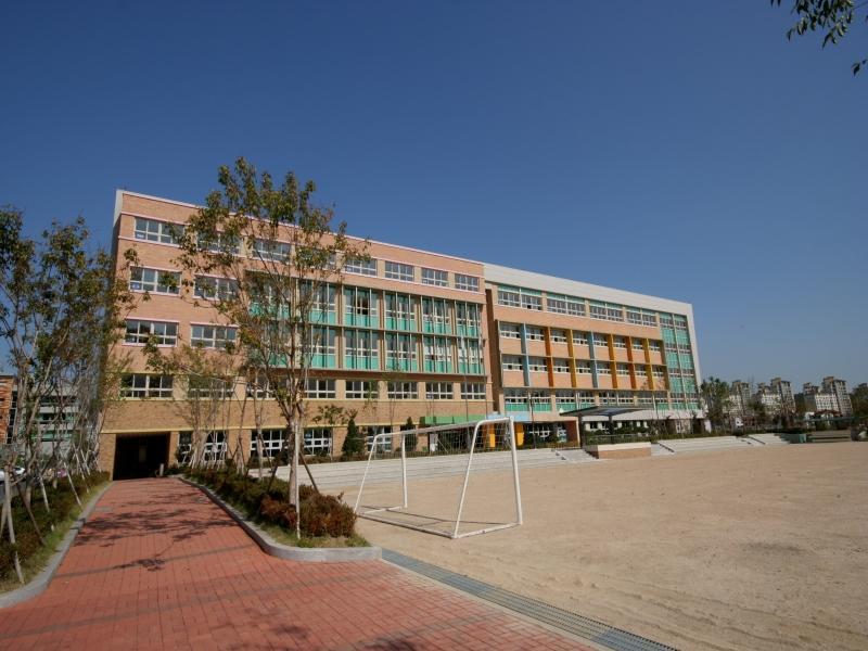 산운초교
