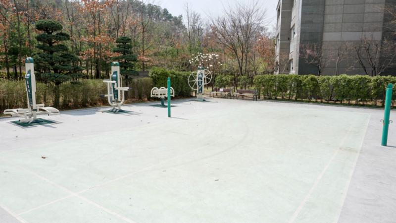 단지 내에 위치한 주민운동시설이에요