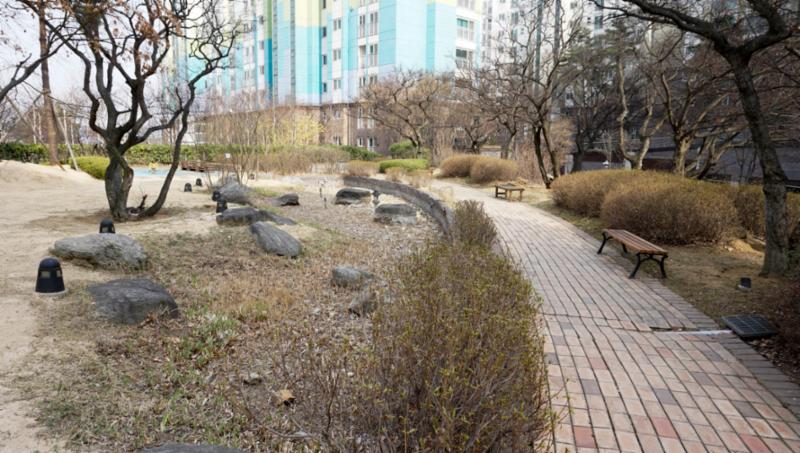 단지 내 공원이에요