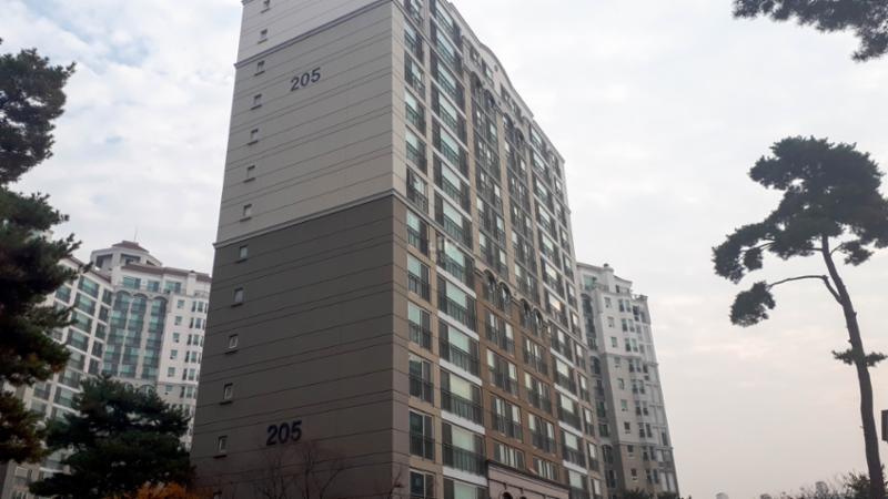 단지만의 특별한 외관 디자인으로 품격 있고 고급스러움이 느껴지는 단지 모습이에요