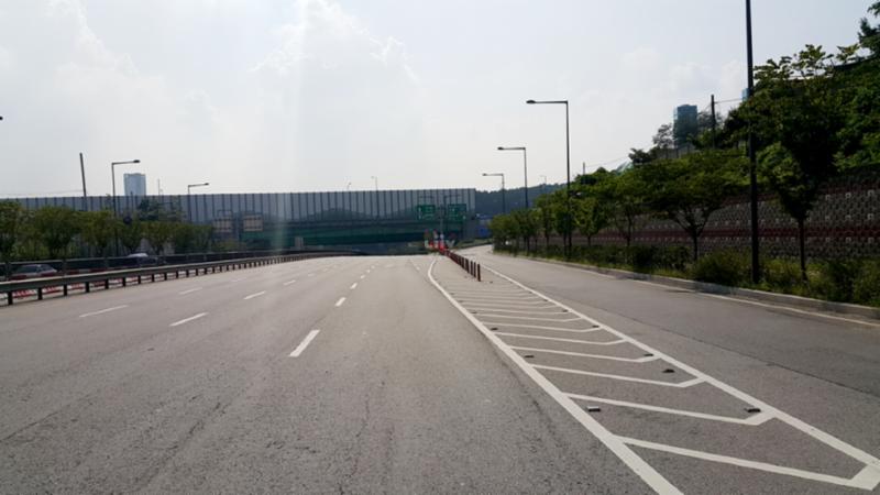 단지 주변에 위치한 광교상현IC 입니다