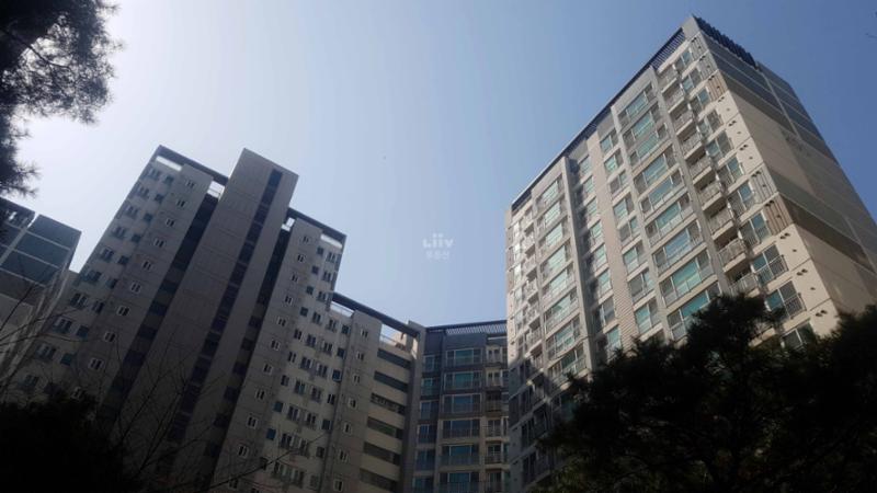 고급스러운 디자인과 차별화된 분위기로 단지의 품격을 한층 더 높이는 래미안크레이튼3차 단지전경 모습이에요