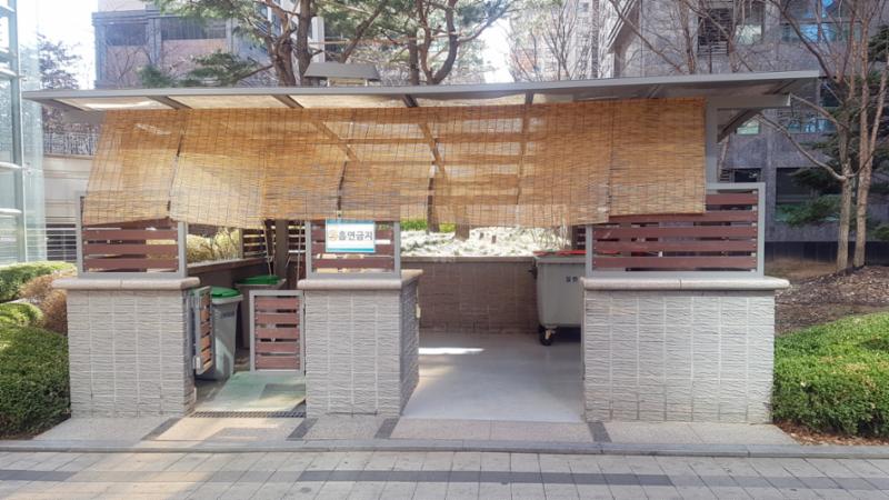 단지 내 분리수거함이에요