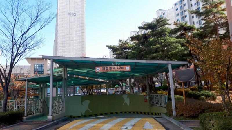 주차장 출입구에요