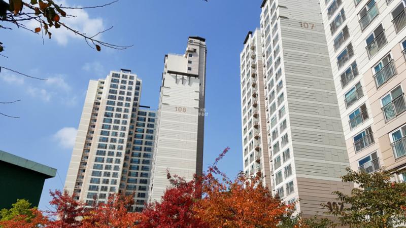 동간 거리가 넓어 쾌적한 석수아이파크 단지 전경이에요