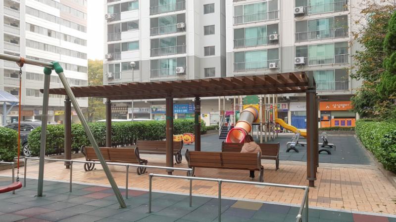 단지 내에서 즐겁고 여유로운 시간을 보낼 수 있는 쉼터 공간이에요