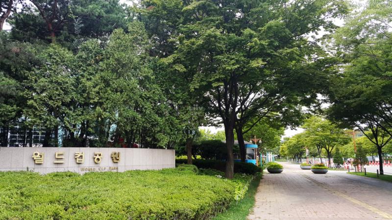 단지 주변으로 월드컵공원이 위치해 있습니다