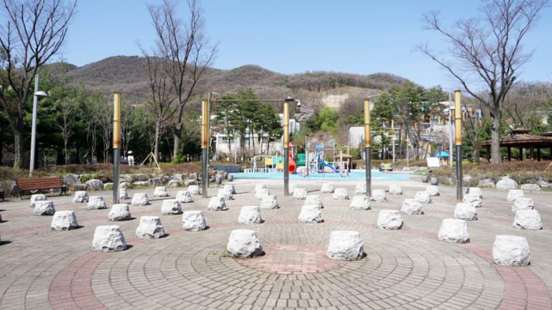 단지와 인접해 있는 바람길공원입니다