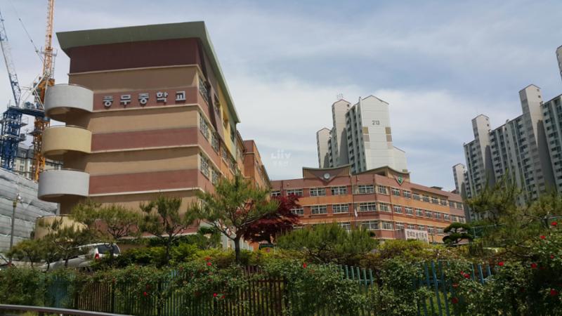 풍무자이1단지 아파트 단지 주변 풍무중학교 입니다