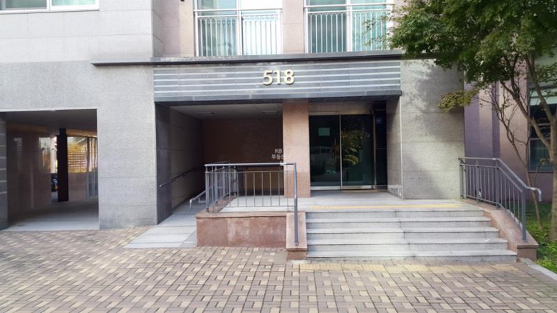 풍무자이2단지 518동 1층 공용현관이에요