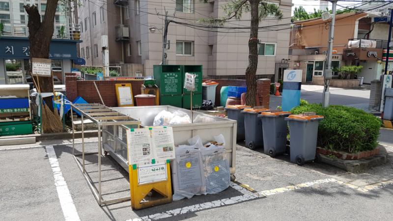 한가람 단지 내 분리수거장이에요