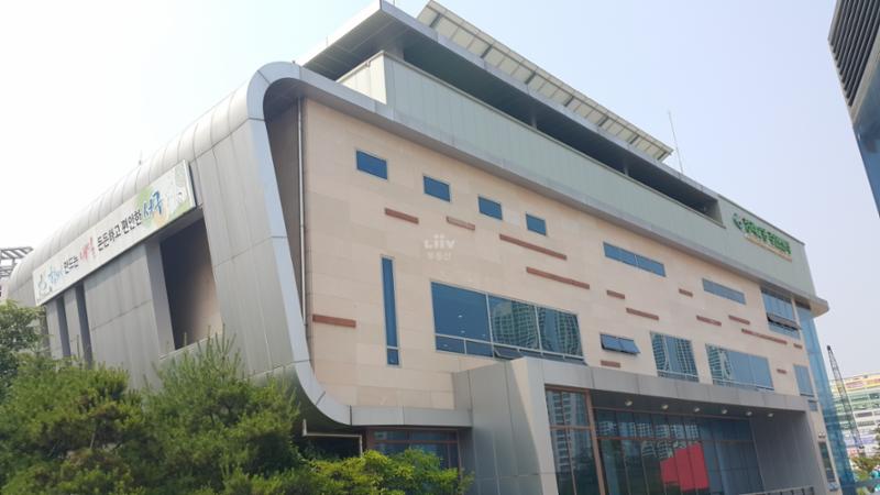 단지 인근에 위치한 청라2동주민센터 입니다