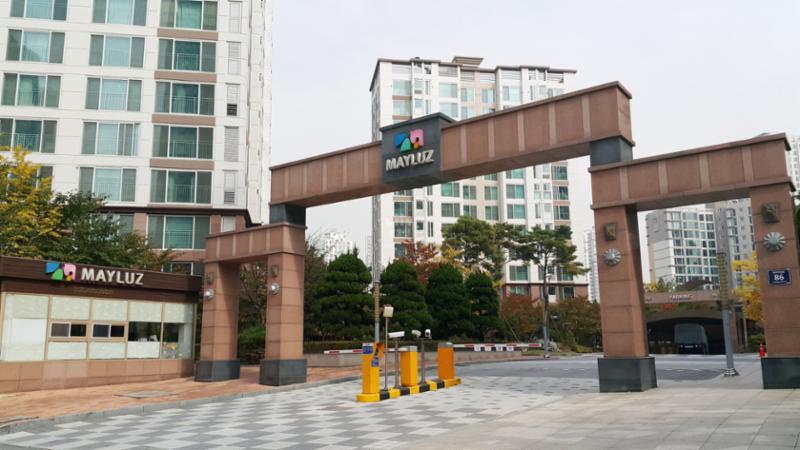 광명메이루즈 멋스러운 문주가 돋보이는 단지 정문이에요
