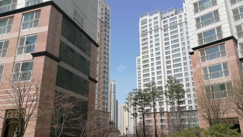 단지만의 특별한 외관 디자인으로 품격있고 고급스러움이 느껴지는 단지 모습이에요