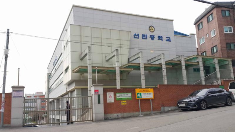 단지 주변에 학교가 위치하여 있습니다