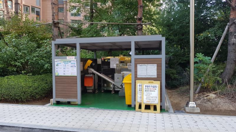 단지 내 분리수거함이에요
