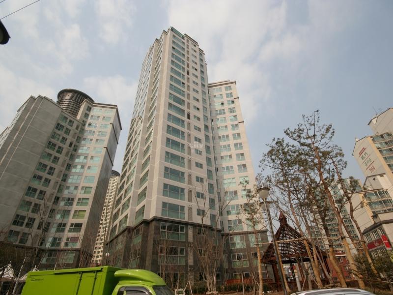 B동