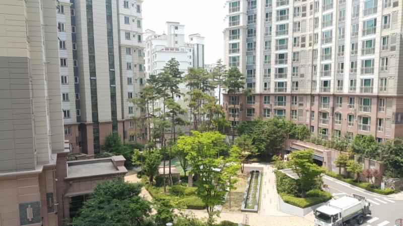 백련산힐스테이트1차의 단지 전경이에요