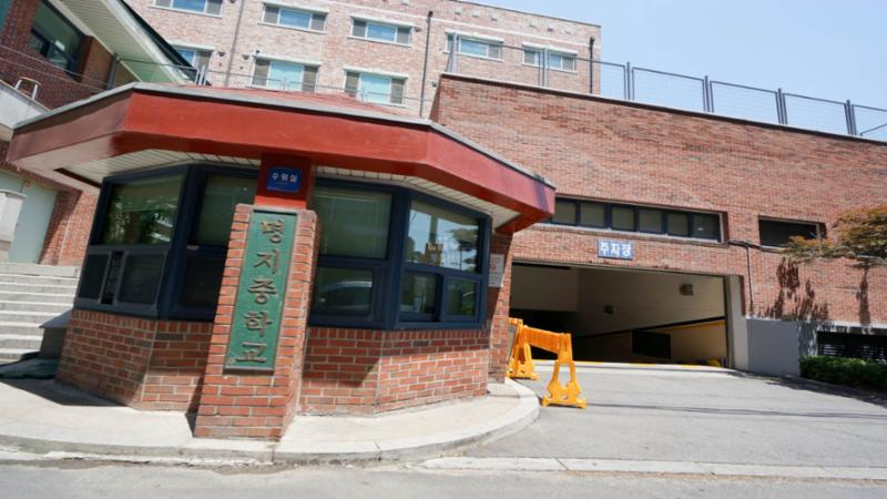 단지 주변에 학교가 위치하여 있습니다