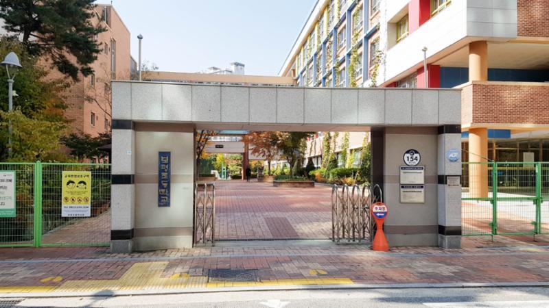 단지 주변으로 배정학교인 보평초등학교가 있습니다