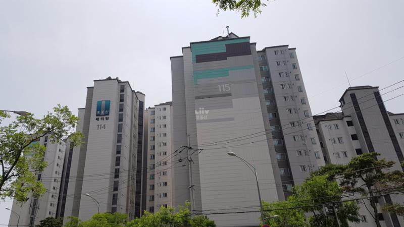 단지만의 특별한 외관 디자인으로 품격 있고 고급스러움이 느껴지는 단지 모습이에요