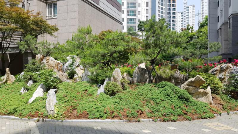 사계절의 변화를 느낄 수 있는 단지 내 조경이에요