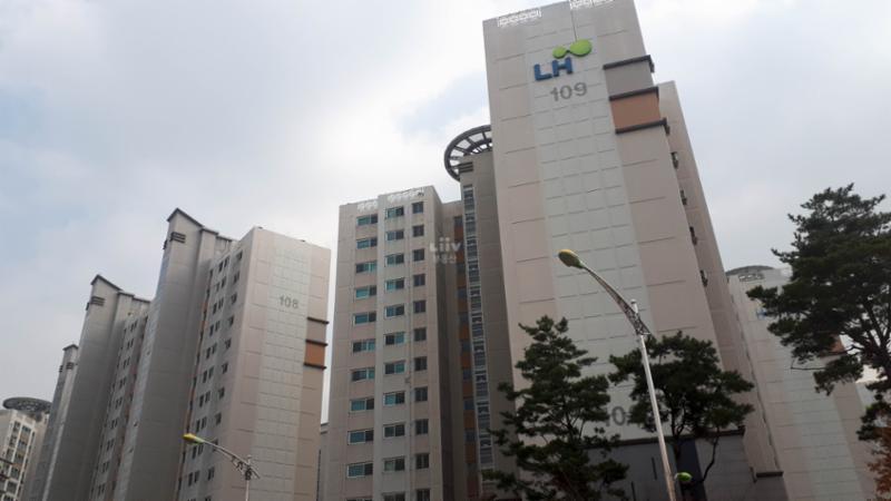 독특하고 개성 있는 신촌휴먼시아1단지 외형이에요