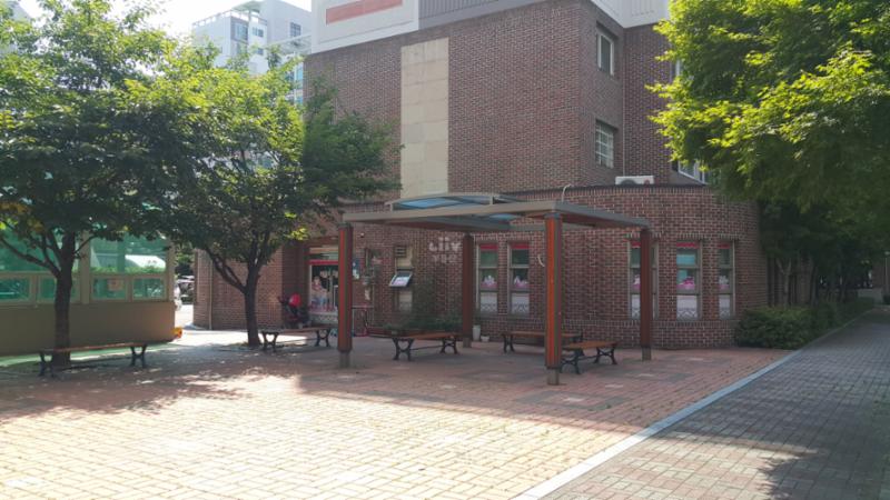 마곡수명산파크5단지 내에 설치되어 있는 쉼터에요