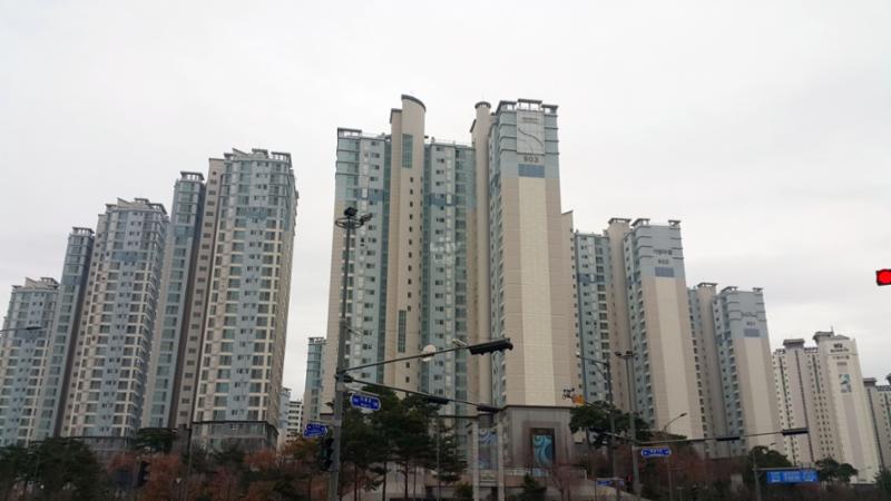단지만의 특별한 외관 디자인으로 품격있고 고급스러움이 느껴지는 단지 모습이에요