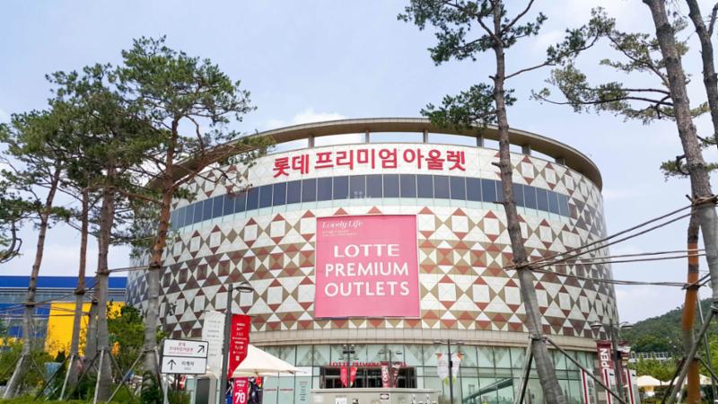 단지 인근에는 롯데프리미엄아울렛[광명점]이 위치하고 있어 입주민들의 문화,여가,쇼핑생활을 모두 풍족하게 만족시켜줍니다