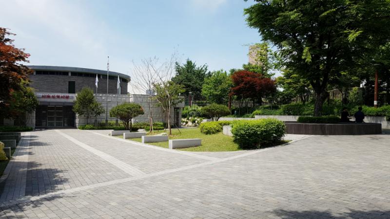 단지 인근에 위치한 사육신공원입니다