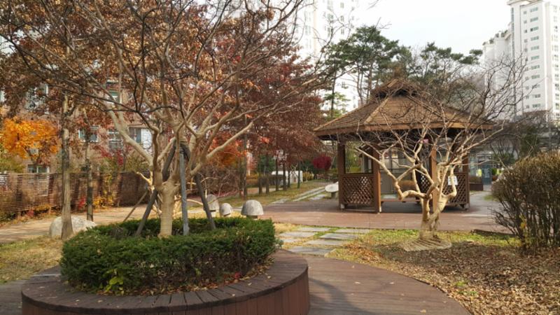 단지 내 공원이에요
