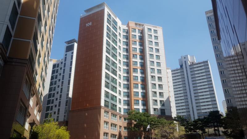 넉넉한 동간 거리를 확보하여 입주민의 프라이버시를 보호할 뿐만 아니라 개방감과 쾌적함을 느낄 수 있는 단지예요
