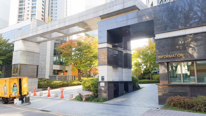 반포힐스테이트의 단지정문이에요