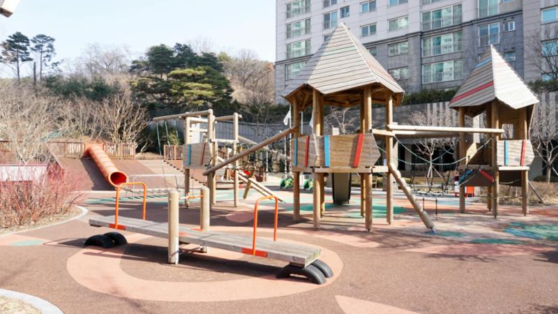 아이들이 뛰어놀 수 있는 놀이터에요