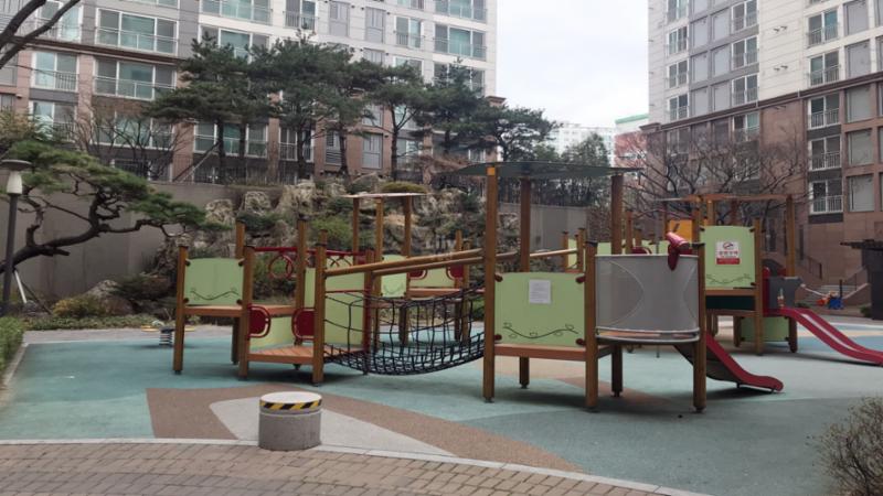 아이들이 뛰어놀 수 있는 놀이터에요