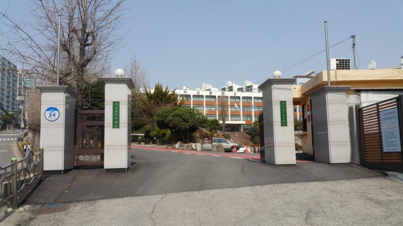 단지 주변에 고등학교가 위치하고 있어 학생들이 안전하고 편리하게 등하교를 할수 있습니다
