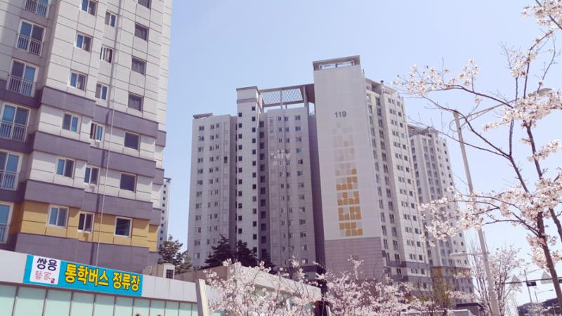 단지만의 특별한 외관 디자인으로 품격있고 고급스러움이 느껴지는 단지 모습이에요