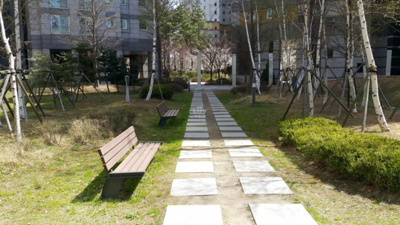 단지 주변과 연결된 산책로고요