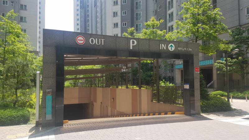 래미안옥수리버젠 단지 지하주차장 입구에요